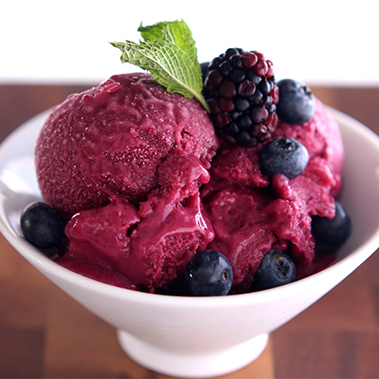 Black & Blueberry Frozen Yogurt